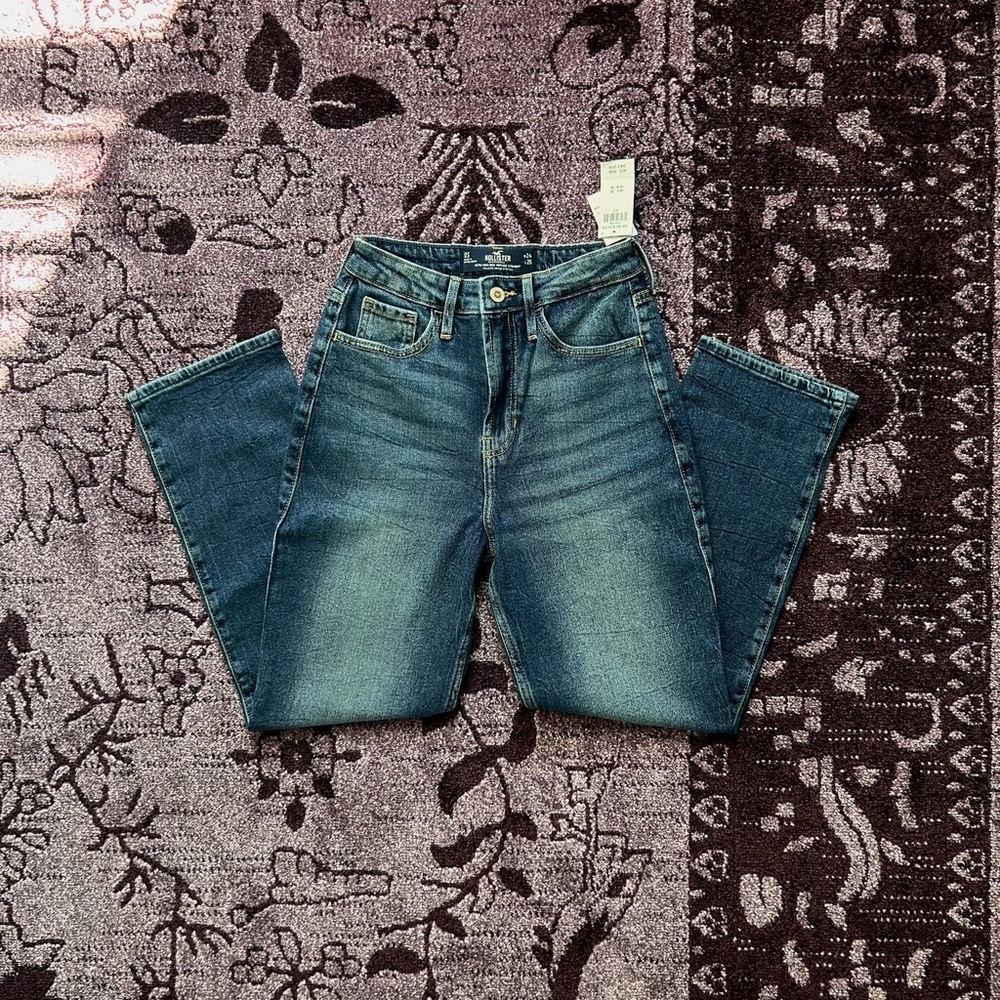 Hollister ultra high rise vintage straight cropped jean